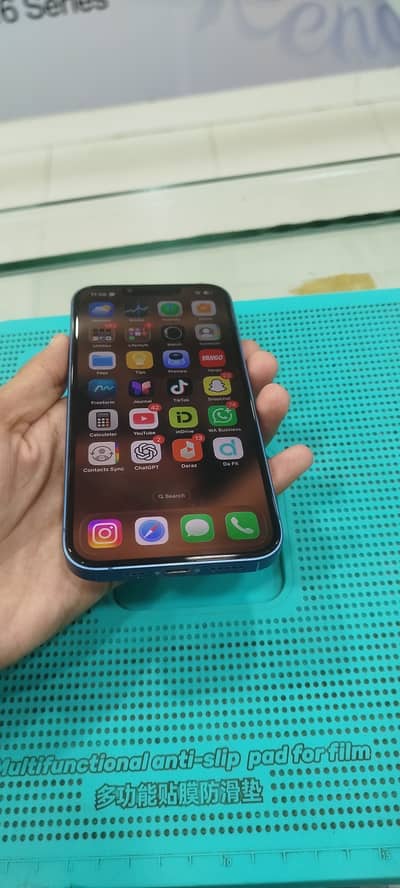 Apple iPhone 13