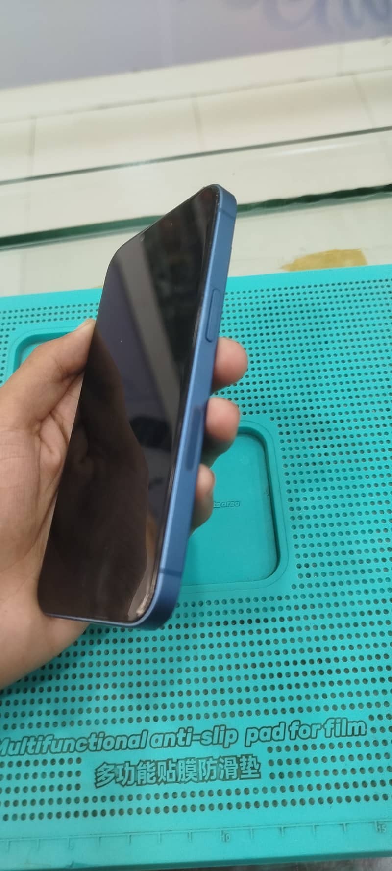Apple iPhone 13 4