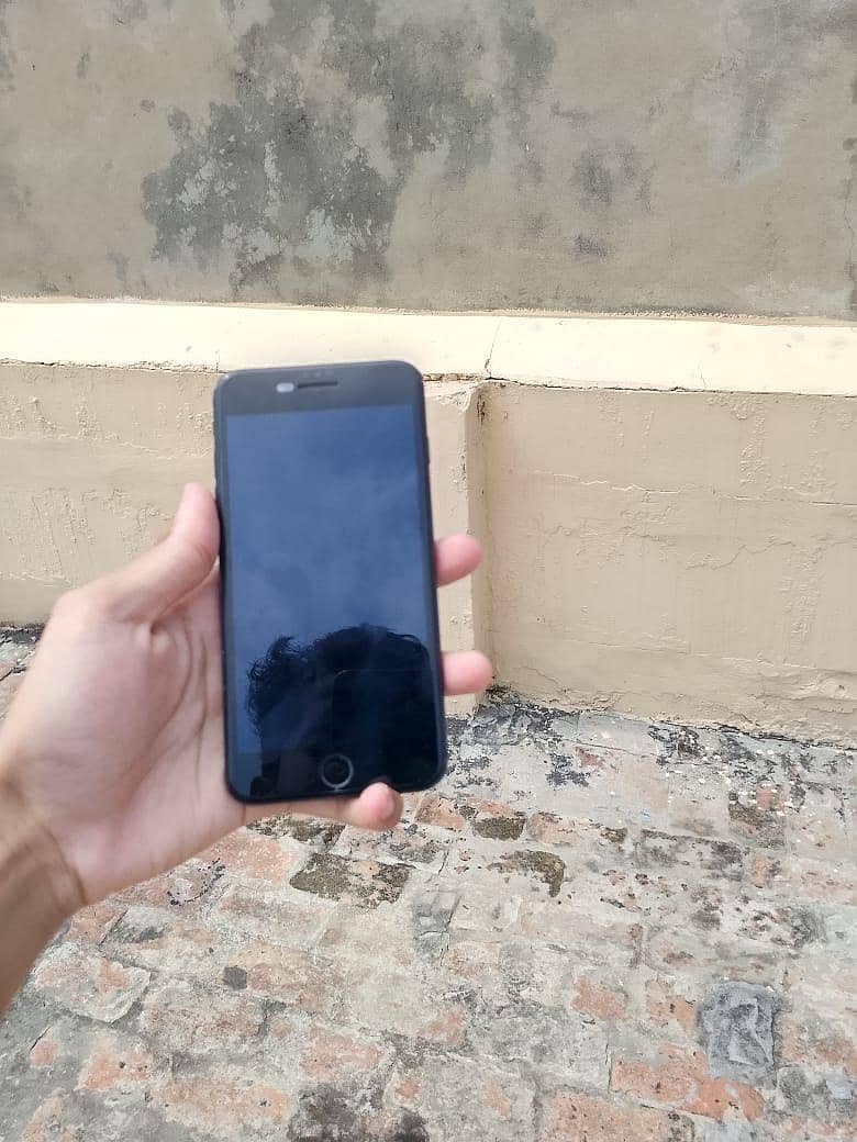 Apple iPhone 7 Plus 1