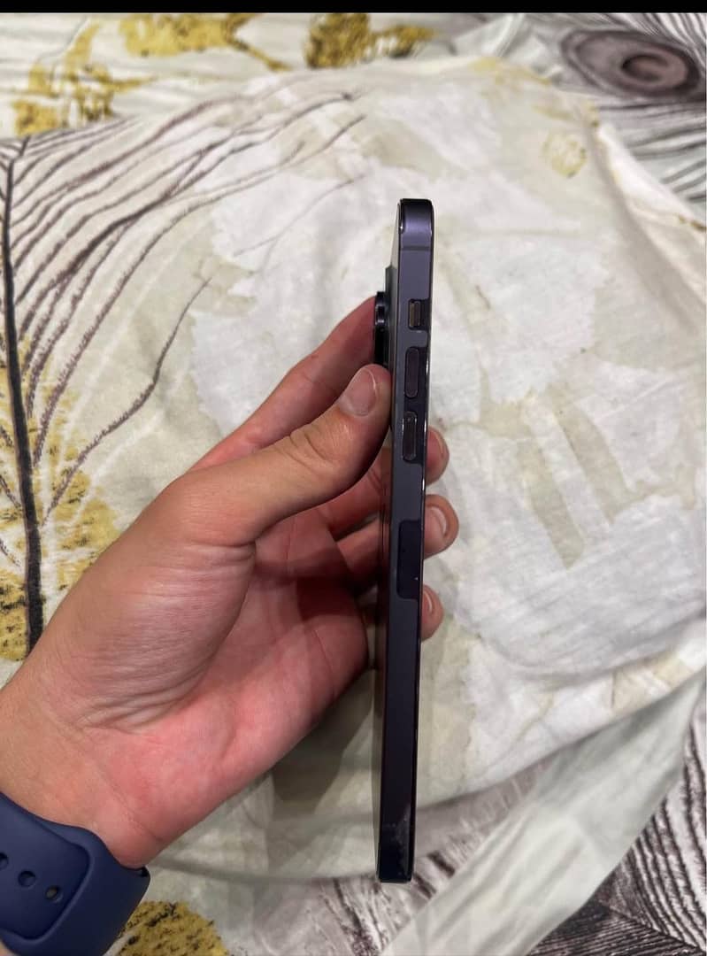iPhone 14 pro max 4