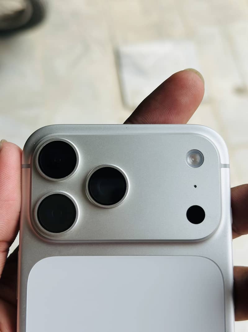 Apple iPhone 17 Pro Max 2