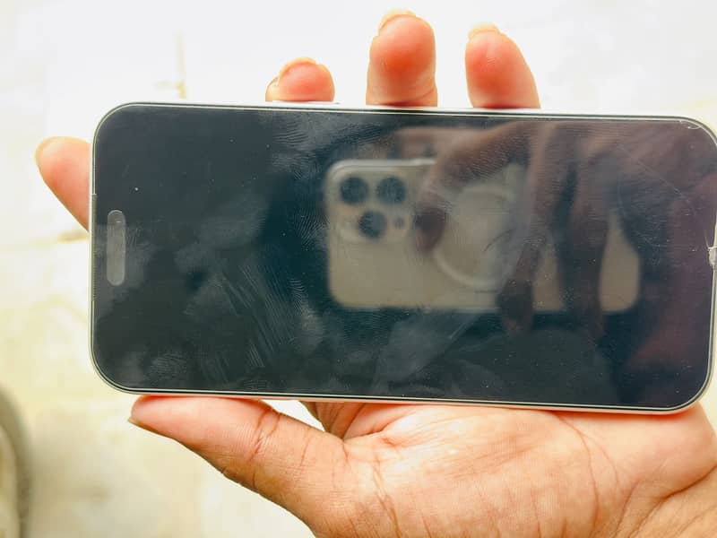 Apple iPhone 17 Pro Max 4