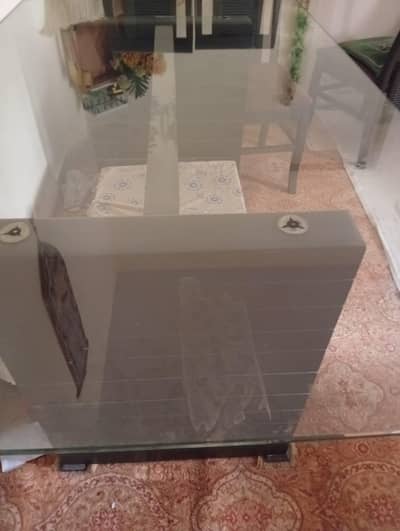 Selling Dining table along with 6 chairs