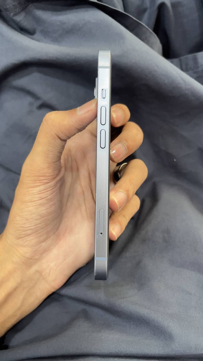 Apple iPhone 14 3
