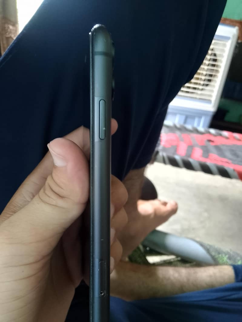 Apple iPhone 11 3