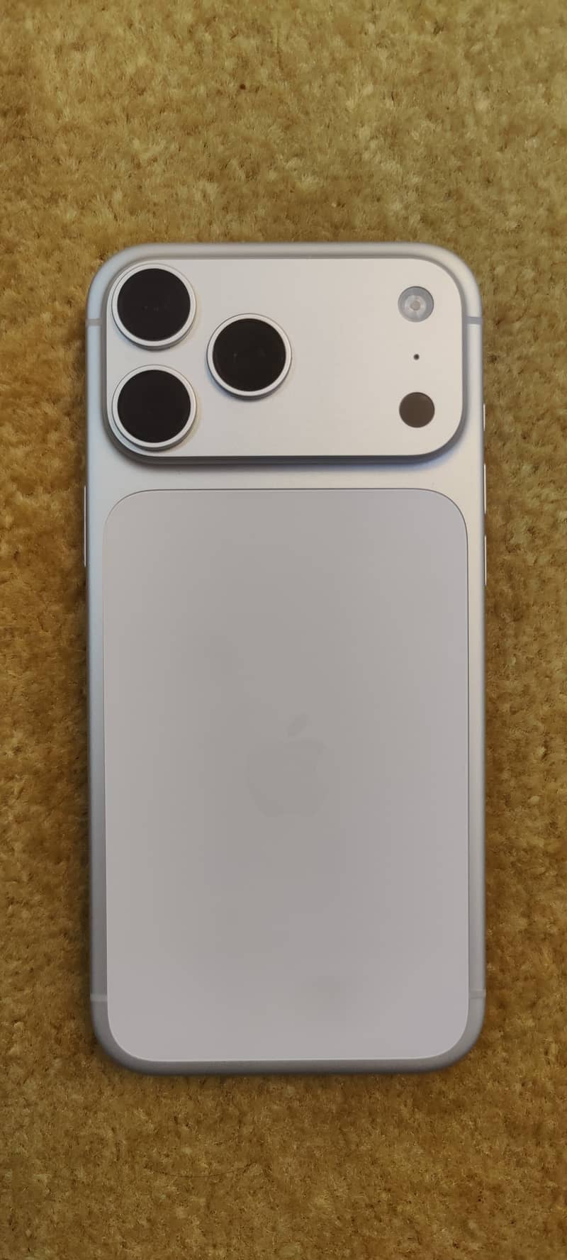 Iphone 17 pro max silver 3