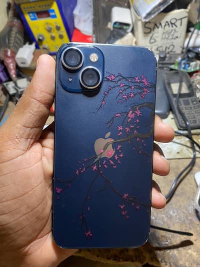 Apple iPhone 13