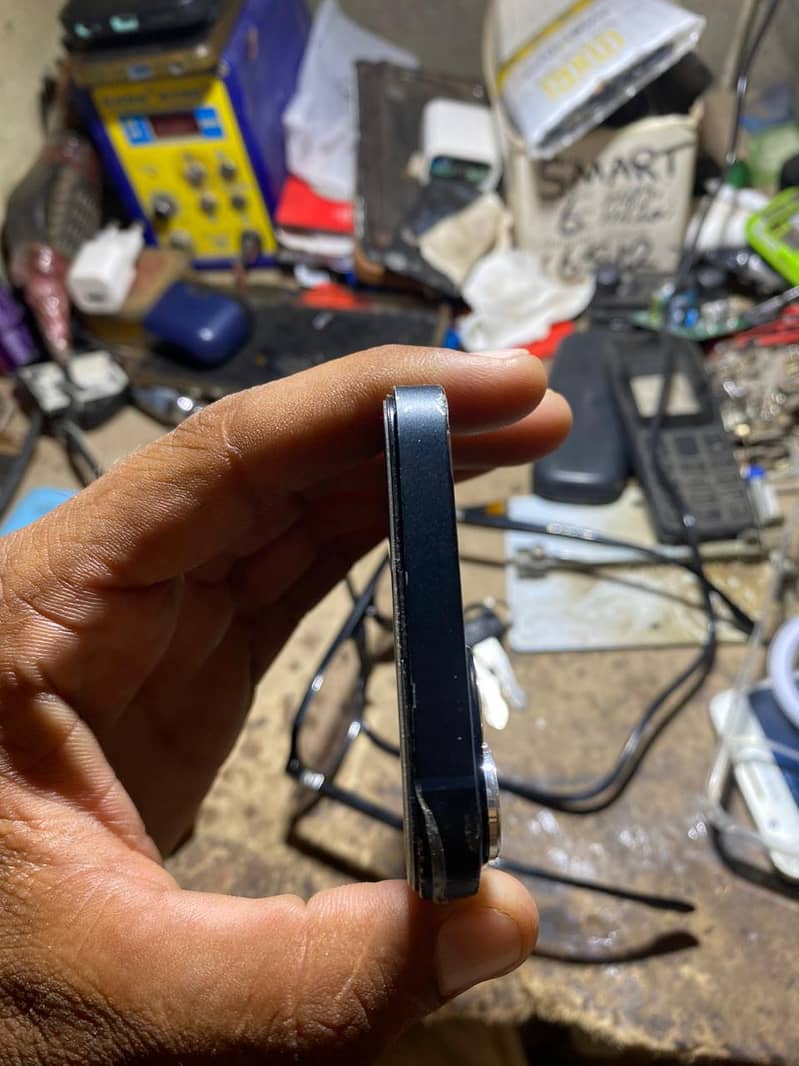 Apple iPhone 13 1