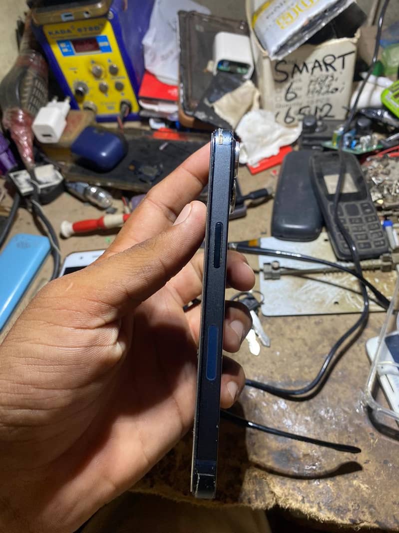 Apple iPhone 13 2