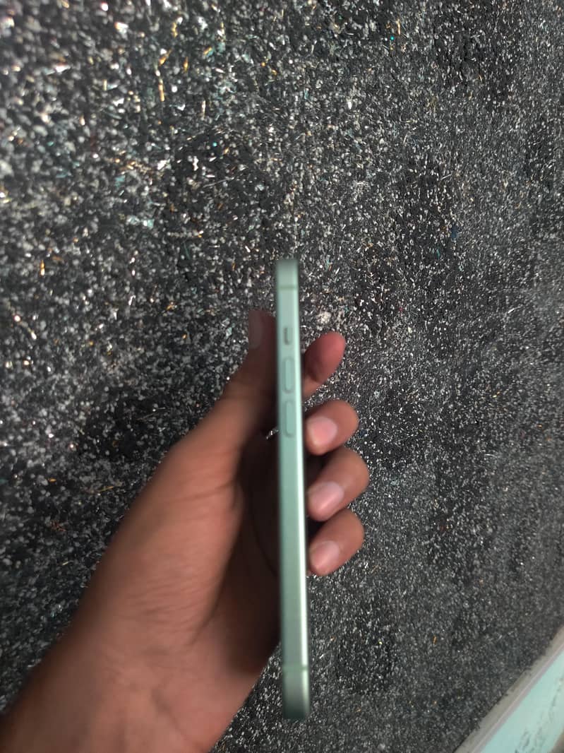 Apple iPhone 15 4