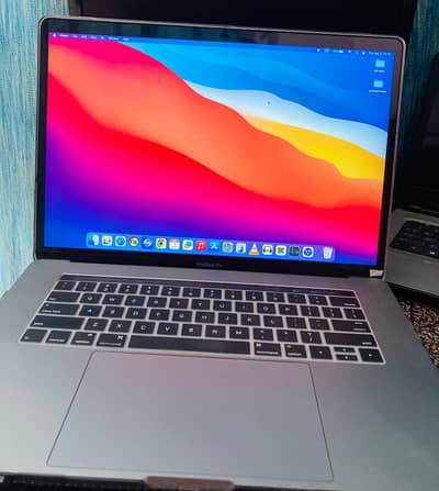 Apple MacBook Pro 15-inch (2019) sale ke liye available hai.