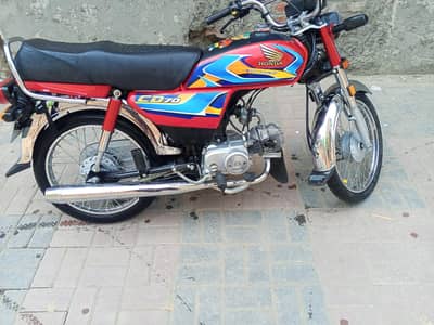 HONDA CD 70 Motorcycle Red colour 10/10 condition total genuine