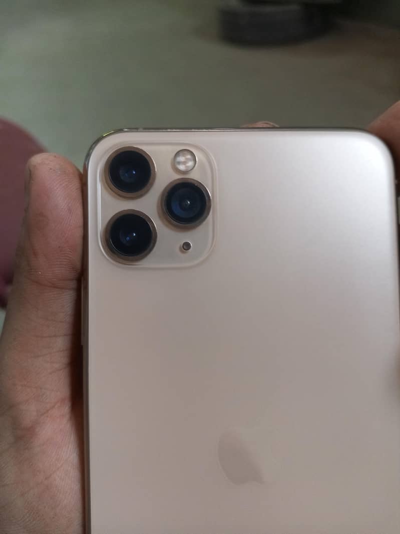 Apple iPhone 11 Pro Max 2