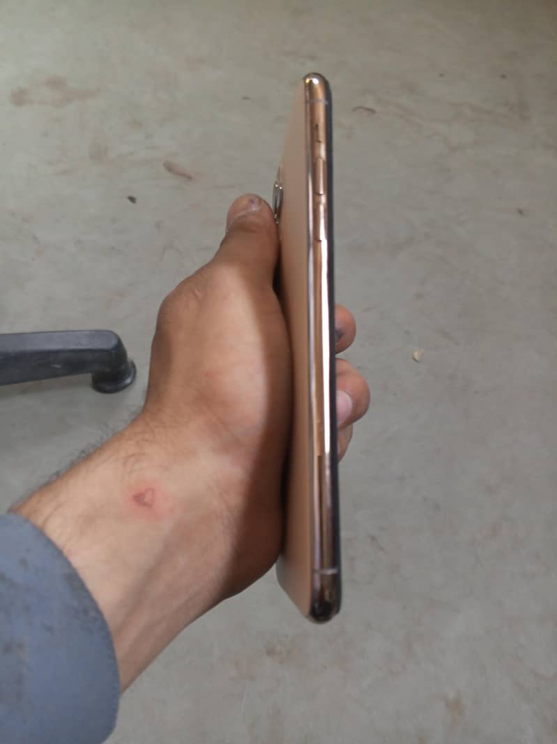 Apple iPhone 11 Pro Max 6