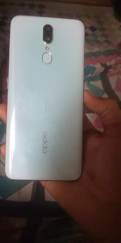 OPPO F1