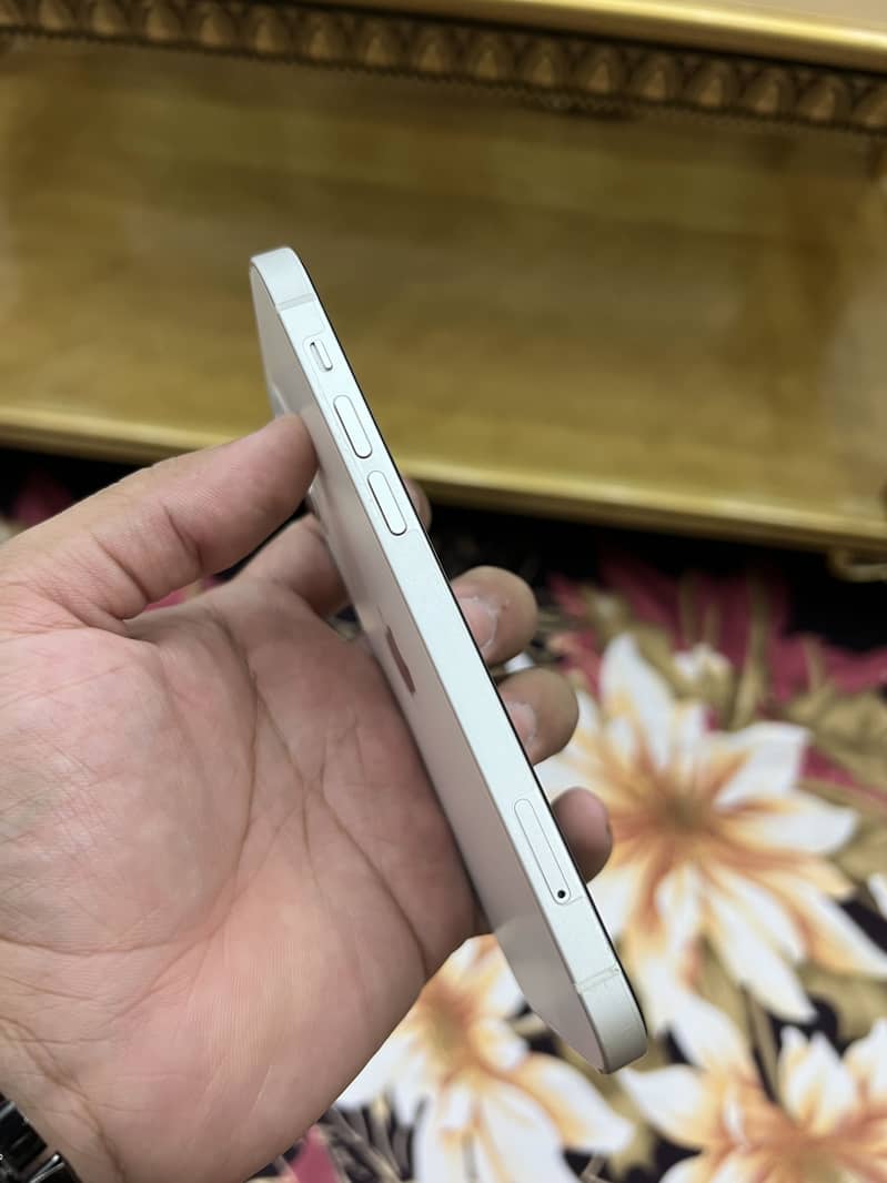 Apple iPhone 12 3