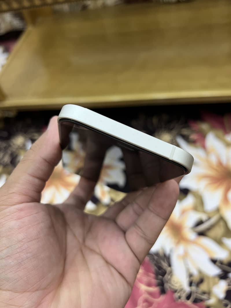 Apple iPhone 12 4