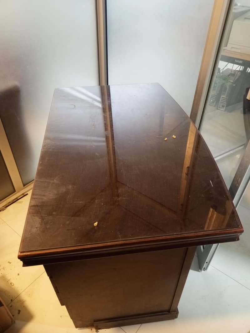 Executive Table 0
