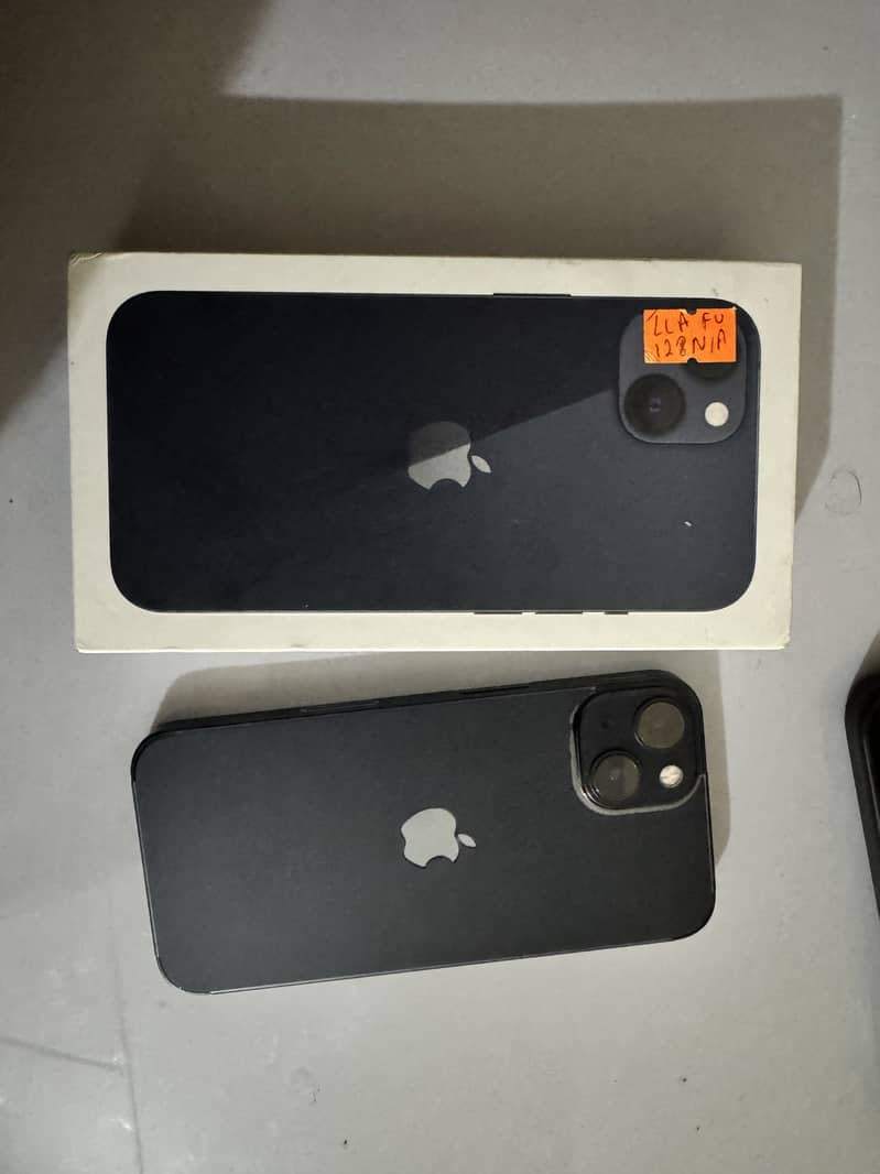 Apple iPhone 13 0