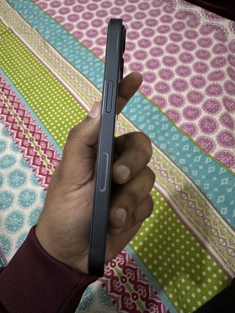 Apple iPhone 13 2