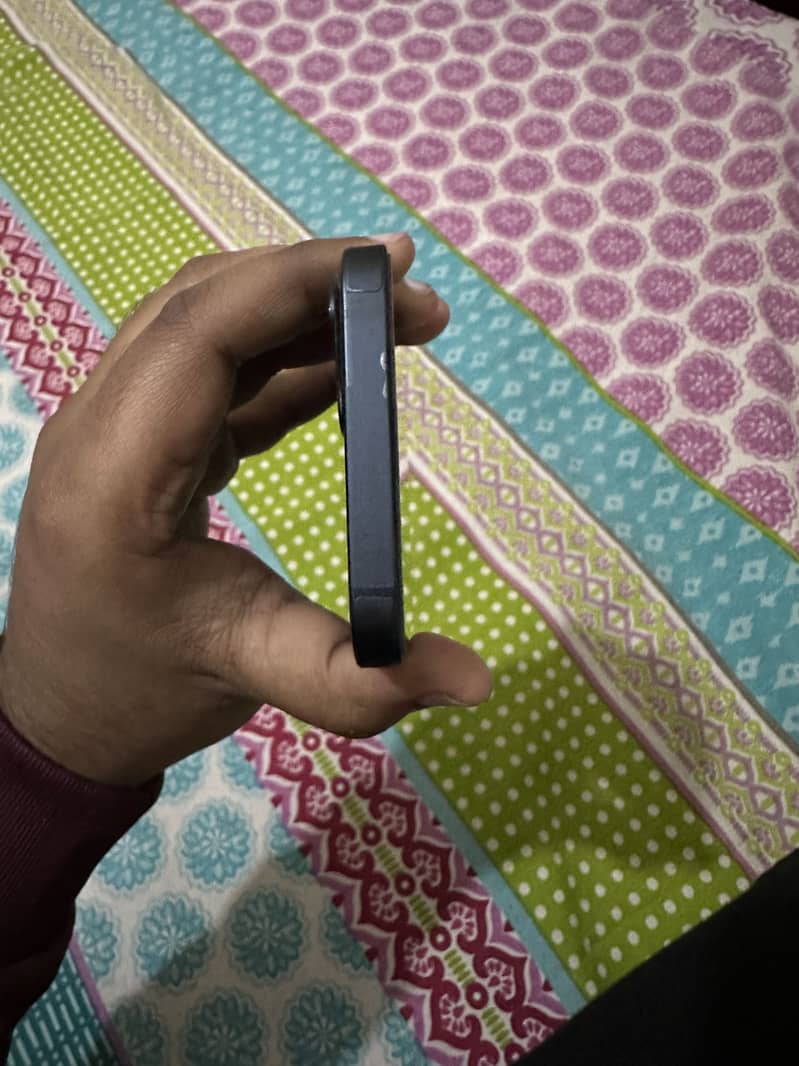 Apple iPhone 13 4