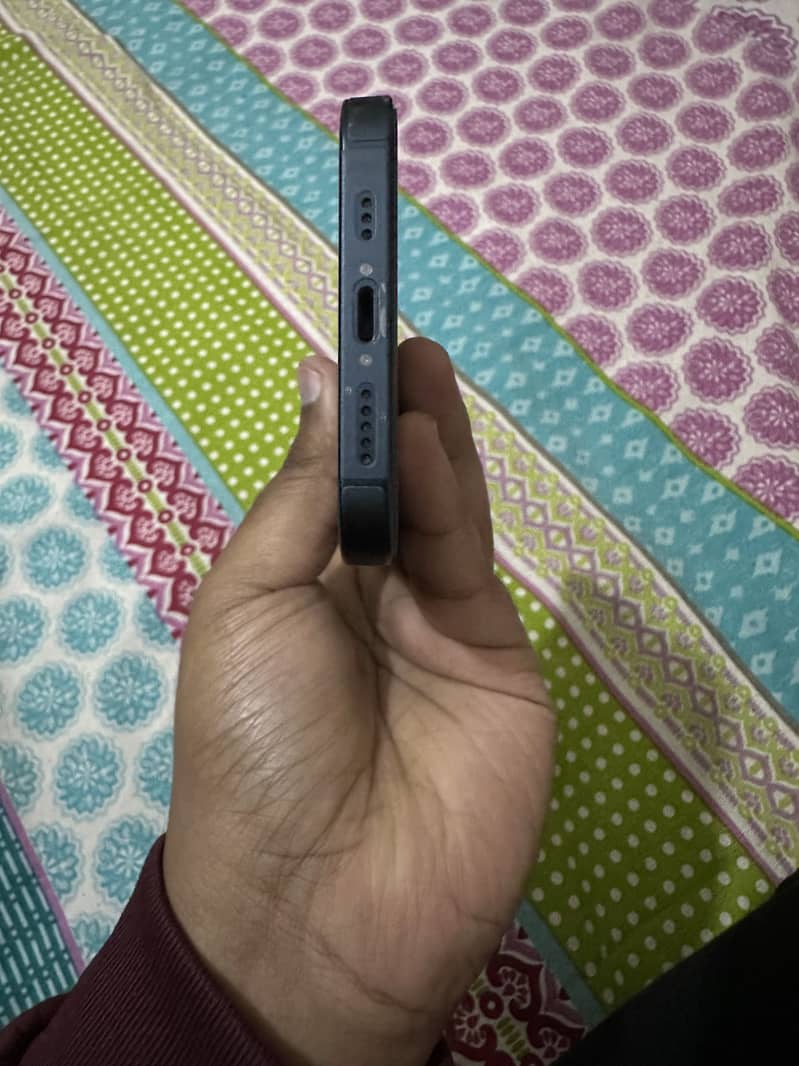 Apple iPhone 13 5