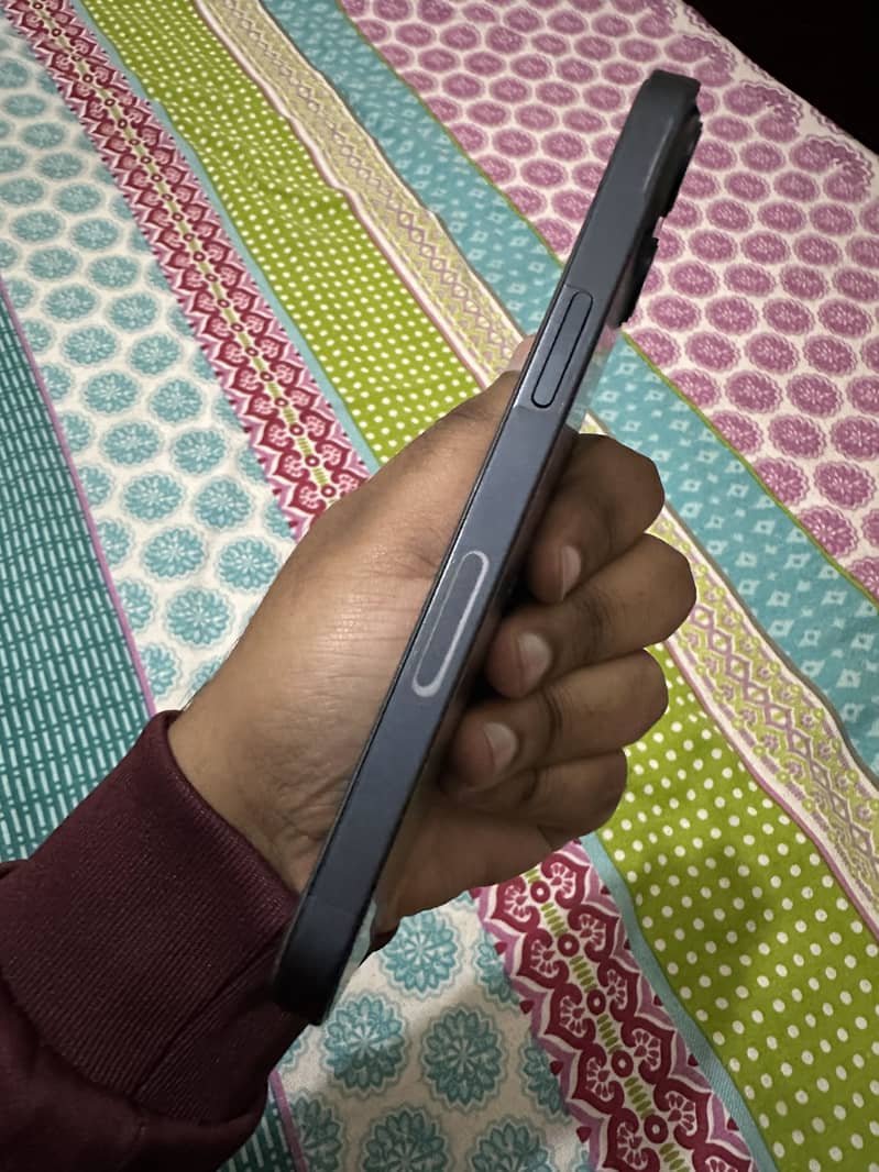 Apple iPhone 13 7