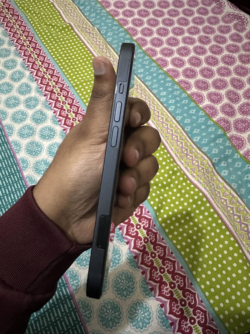 Apple iPhone 13 9