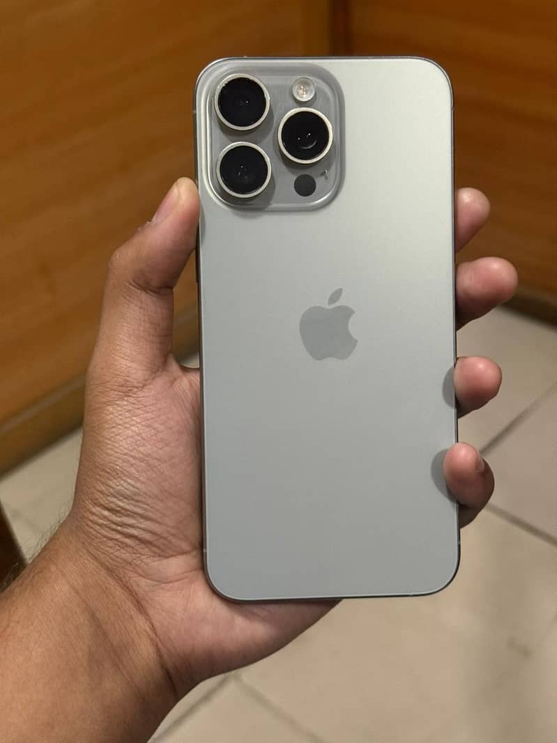 Apple iPhone 15 Pro Max 0