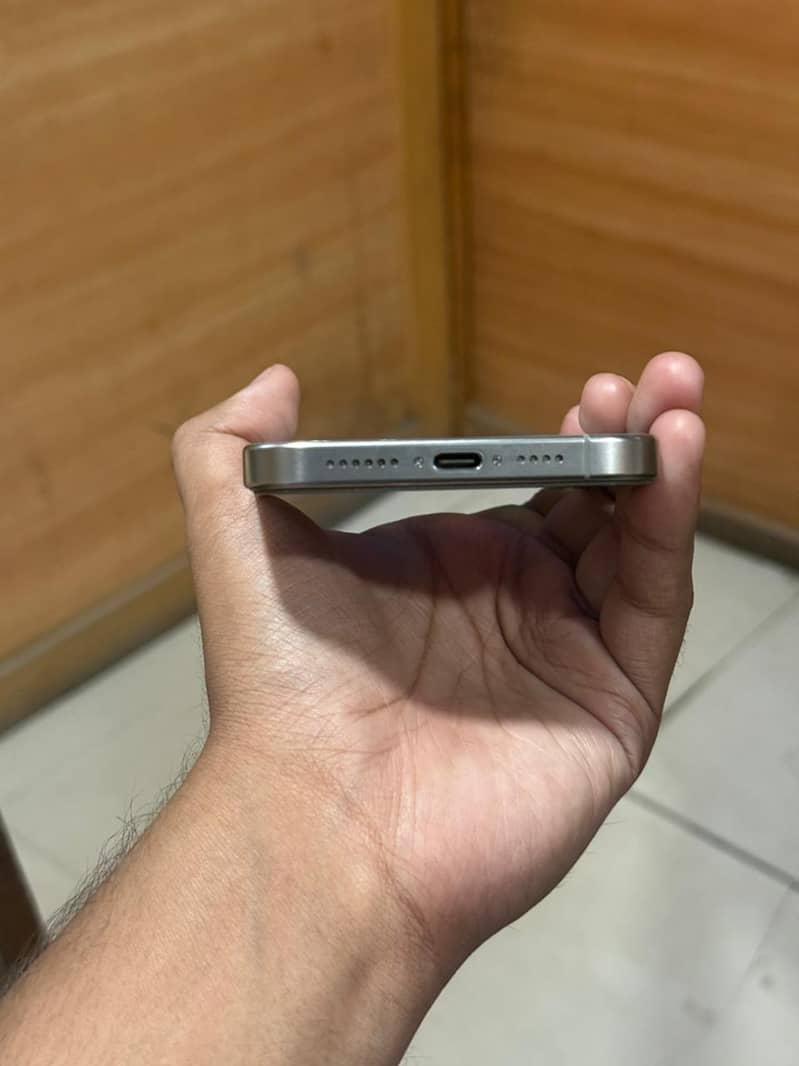 Apple iPhone 15 Pro Max 1