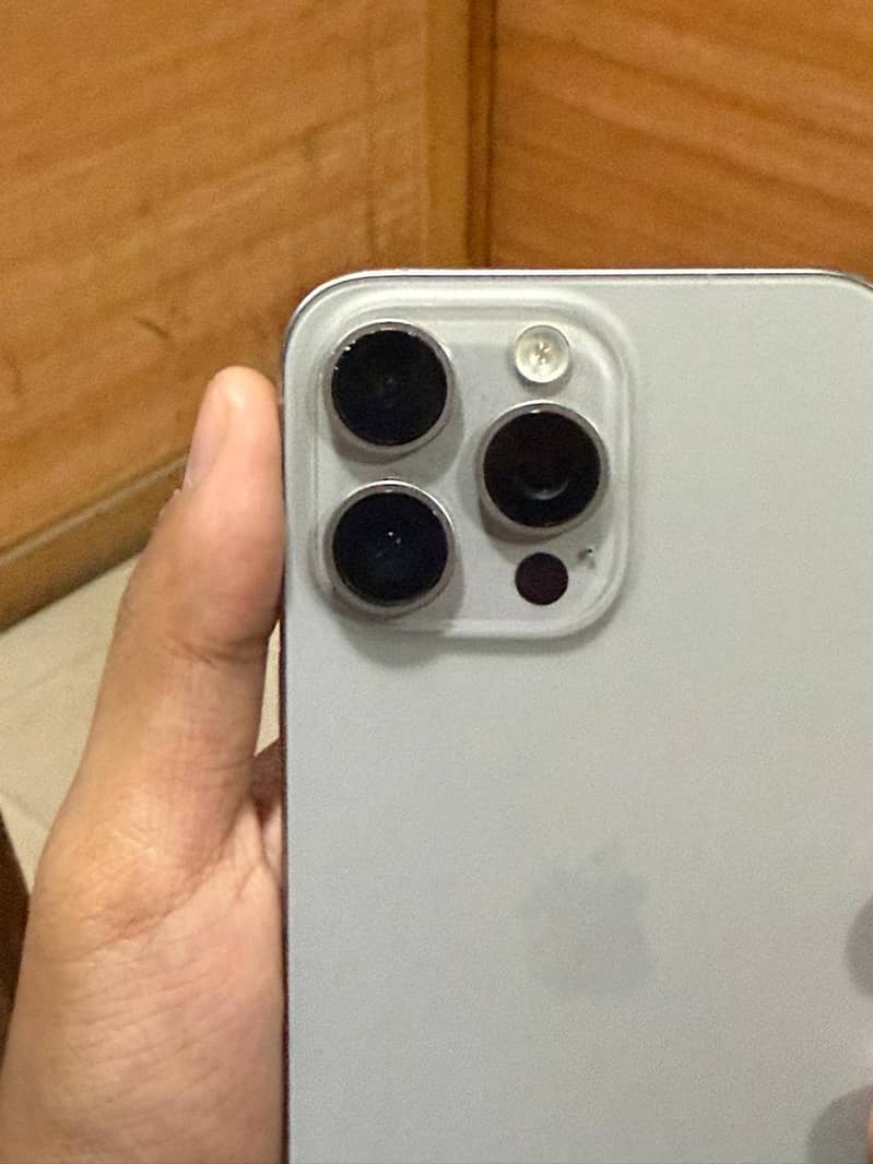 Apple iPhone 15 Pro Max 3