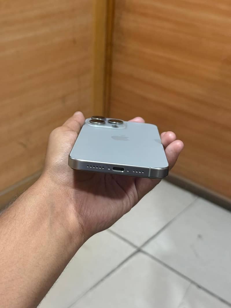 Apple iPhone 15 Pro Max 5