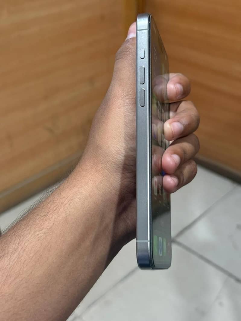 Apple iPhone 15 Pro Max 6