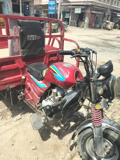 loader rakshaw ap k samne Jo picture me hai wasy hi hai