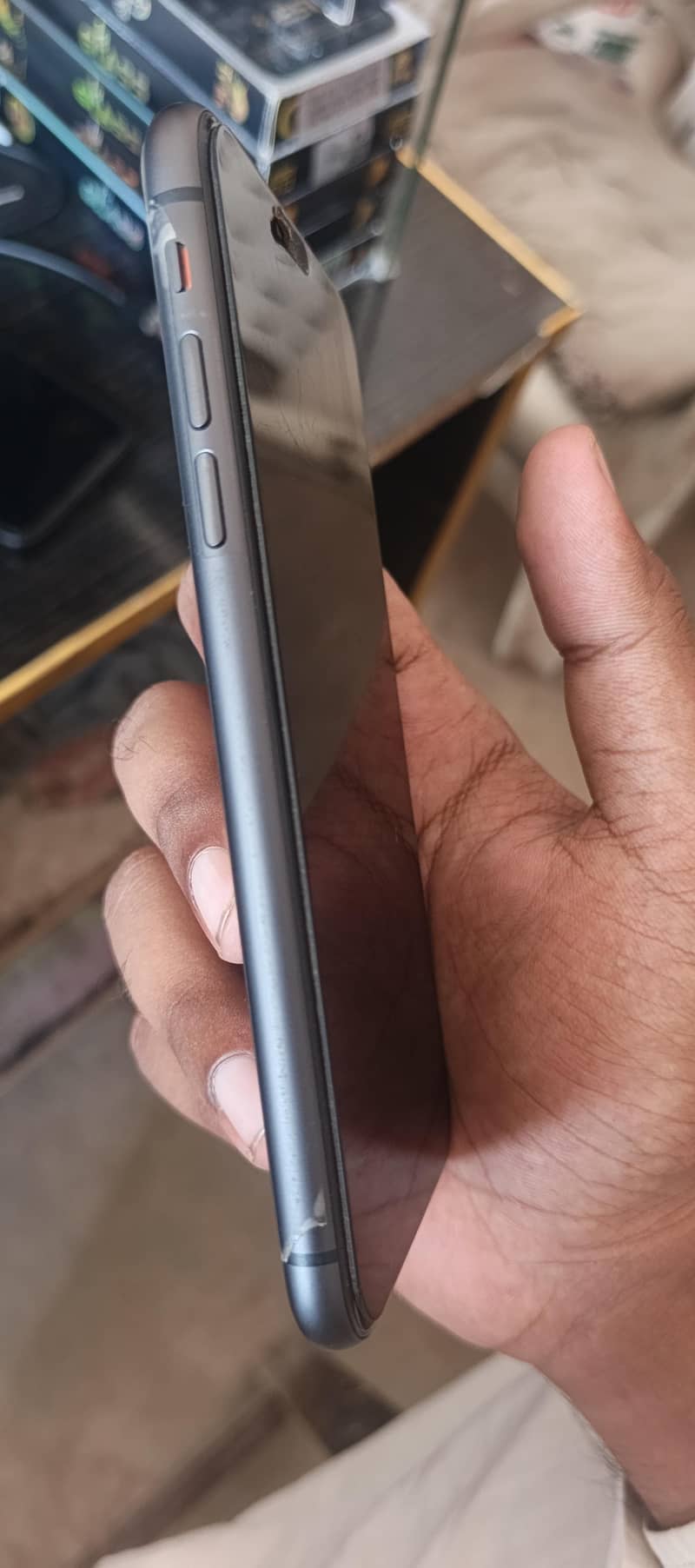Apple iPhone 11 4