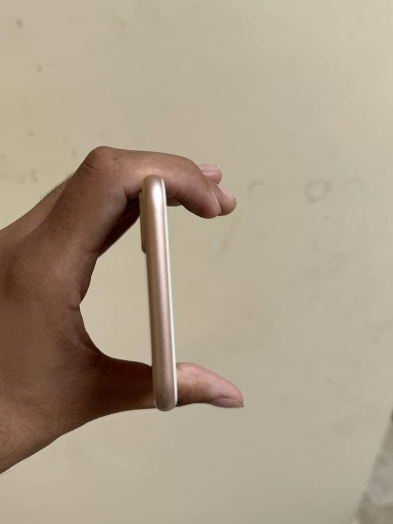 Apple iPhone 8 Plus 5