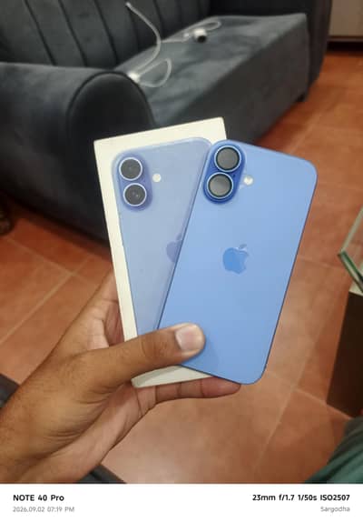 Apple iPhone 16