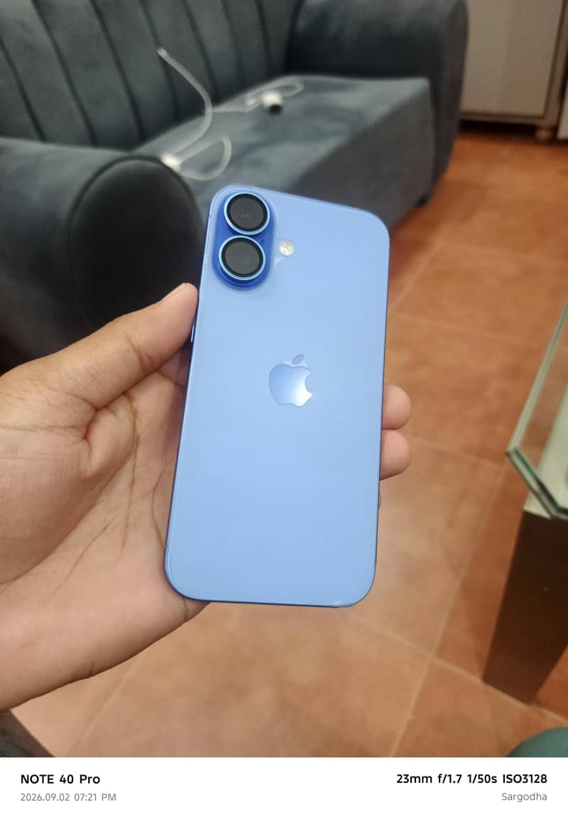 Apple iPhone 16 1