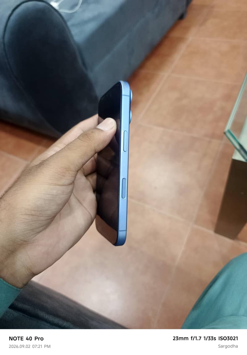 Apple iPhone 16 3