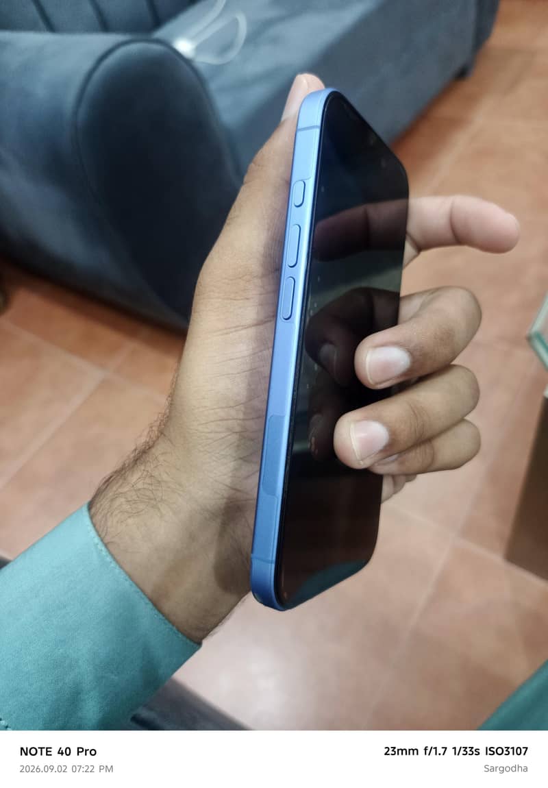 Apple iPhone 16 4