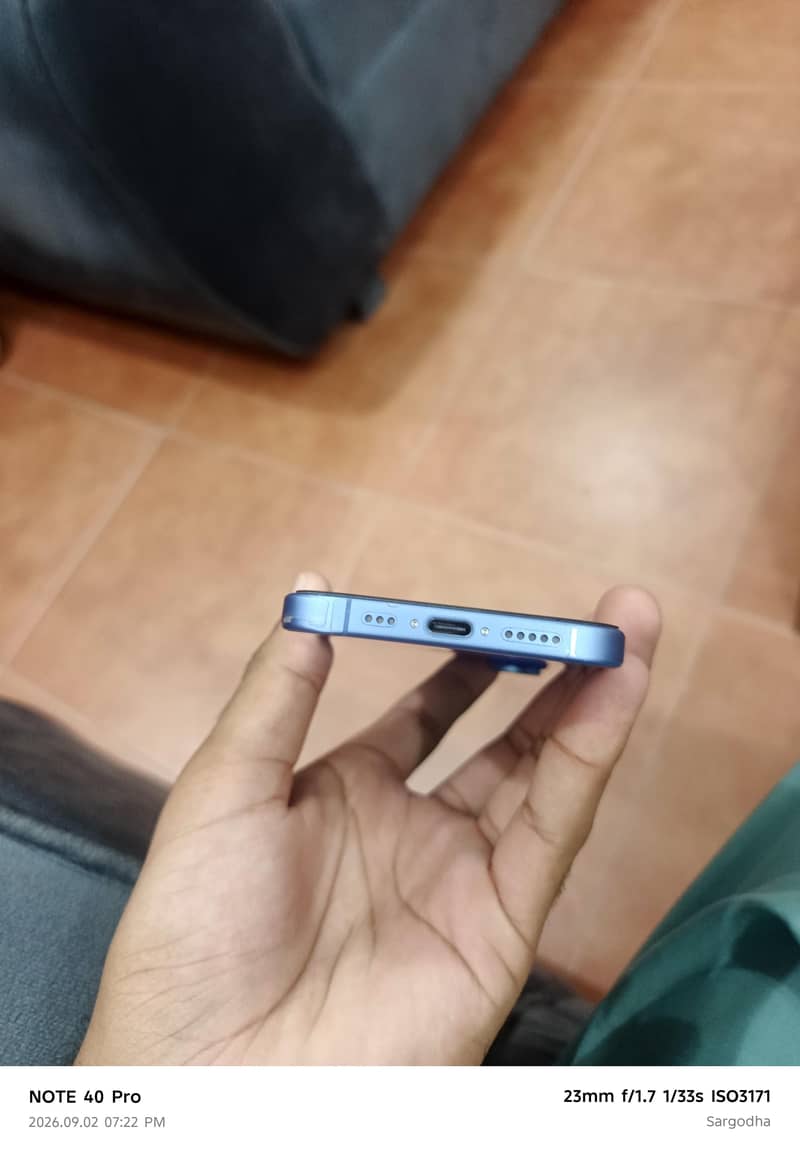 Apple iPhone 16 5
