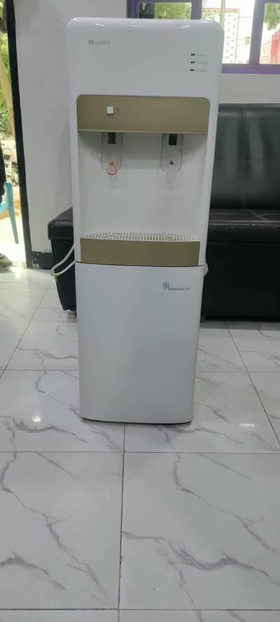 GREE water dispenser