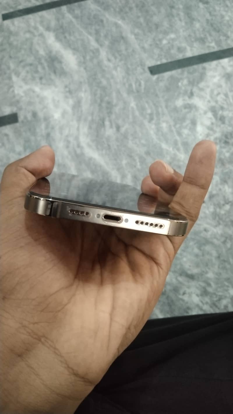 Apple iPhone 14 Pro Max 0