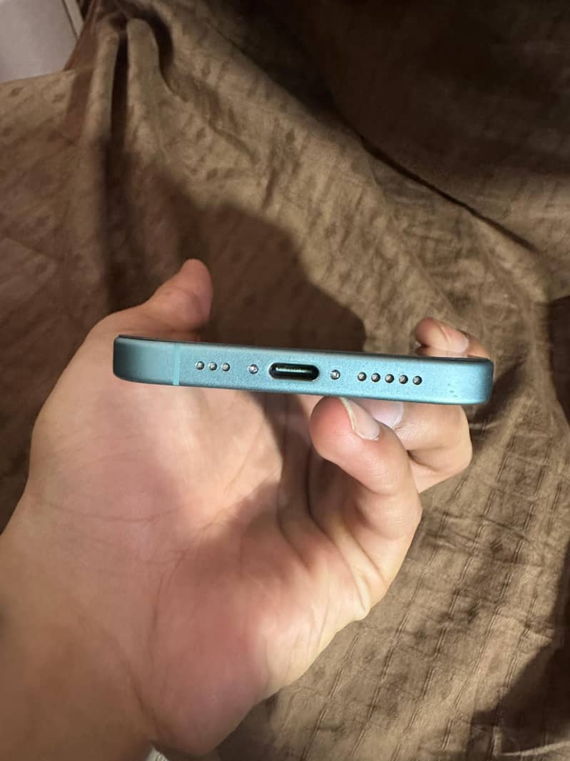 Apple iPhone 16 0