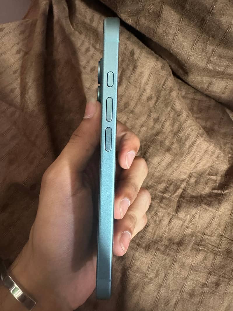 Apple iPhone 16 1