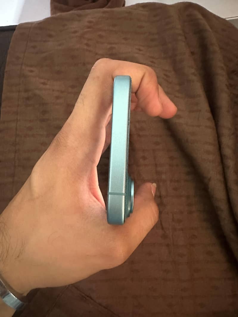 Apple iPhone 16 4