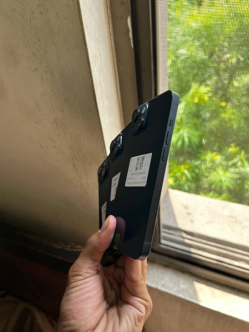 Apple iPhone 14 3