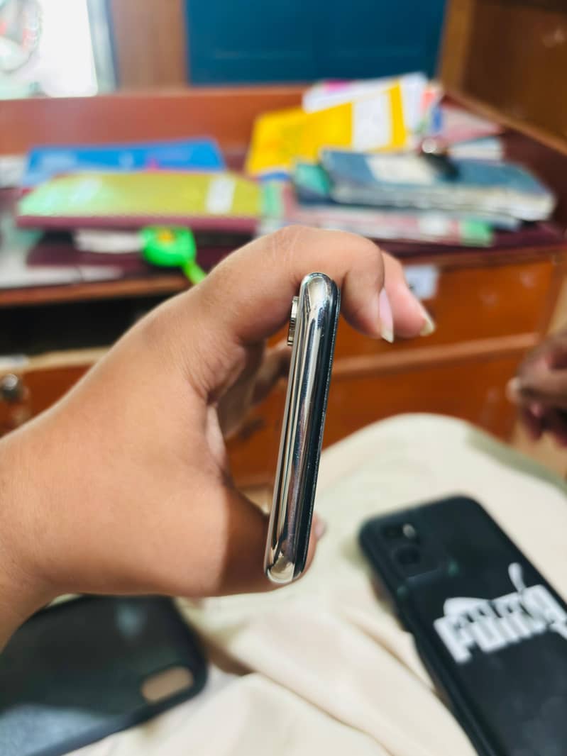 Apple iPhone X 5