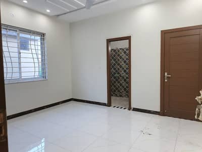 Ground portion house available for rent near nust double road.