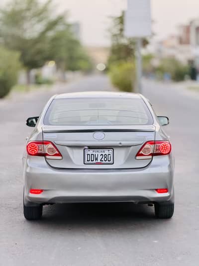 Toyota Corolla GLi 2012 | 5-Speed Manual | Silver
